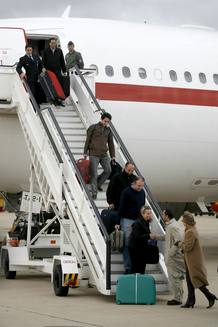 LLEGA A MADRID EL AVI&Oacute;N CON EL &Uacute;LTIMO GRUPO DE ESPA&Ntilde;OLES EVACUADOS DE INDIA