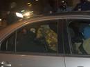 El presunto jefe militar de ETA, Garikoitz Aspiazu alias Txeroki llega a la comisar&iacute;a de Bayona despu&eacute;s de su detenci&oacute;n en Cauterets, en el suroeste de Francia, fueron trasladados esta noche a la comisar&iacute;a de Bayona.