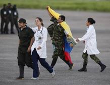 Llegan a Villavicencio los últimos 10 rehenes militares liberados por las FARC Llegan a Villavicencio los últimos 10 rehenes militares liberados por las FARC