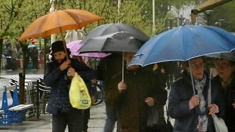 La lluvia ir&aacute; remitiendo, aunque ser&aacute; m&aacute;s intensa en Arag&oacute;n y Catalu&ntilde;a