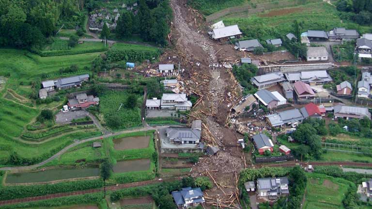 Las inundaciones sumergen China y Jap&oacute;n dejando millones de damnificados y al menos 32 muertos