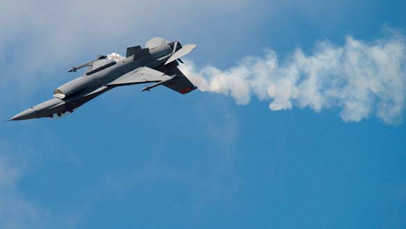 Un F-16, en una exhibici&oacute;n a&eacute;rea en Inglaterra.