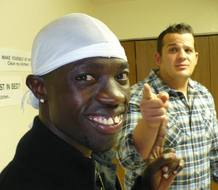 Lomong bromea con un compa&ntilde;ero