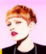 Look corto en liso y con ba&ntilde;o anaranjado, por Emma Hodgkins y Jayson Gray, de Toni & Guy.