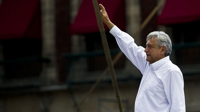 L&oacute;pez Obrador anuncia que se separa de los partidos que apoyaron su candidatura