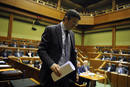 L&oacute;pez se prepara para pronunciar su discurso de investidura