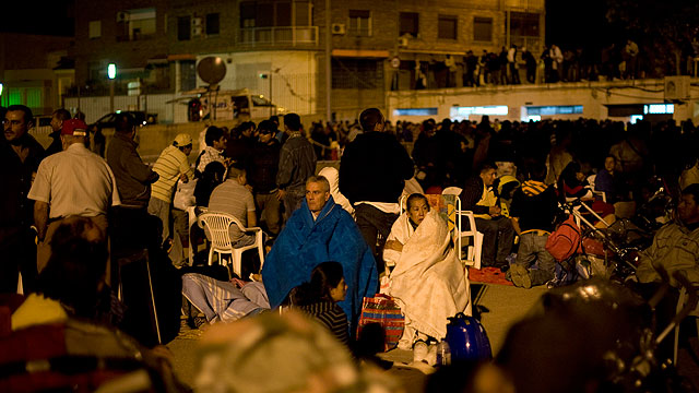 Miles de personas pasan la noche en las calles de Lorca tras el doble se&iacute;smo 