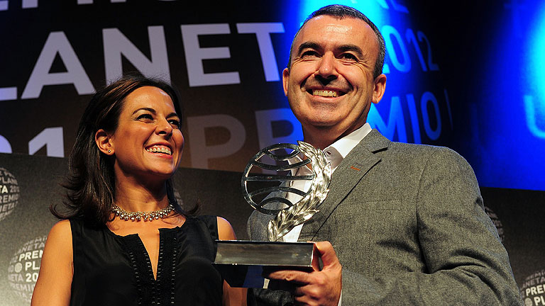 Lorenzo Silva gana el Premio Planeta 2012 y Mara Torres queda finalista