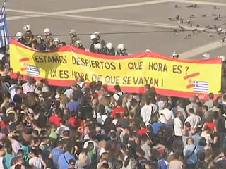 Ver v&iacute;deo  'Los "indignados" griegos toman la plaza Sintagma'