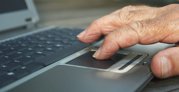 Los mayores est&aacute;n cada vez m&aacute;s 'enganchados' a Internet