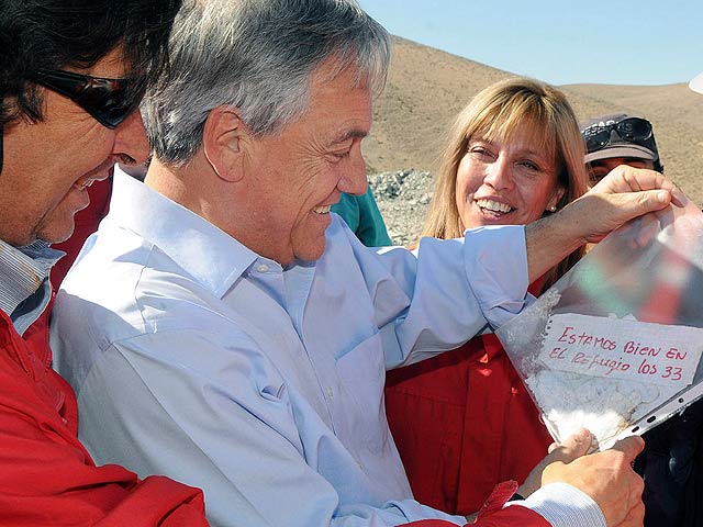 Los 33 mineros chilenos atrapados siguen vivos 17 d�as despu�s