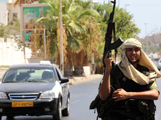 Ver vídeo  'Los rebeldes cada vez más cerca de Sirte, última ciudad leal a Gadafi'
