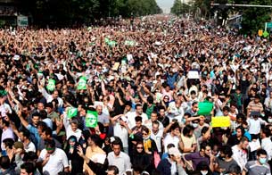 Ver v&iacute;deo  'Los seguidores del l&iacute;der reformista iran&iacute; Mousav&iacute; toman las calles de Teher&aacute;n'
