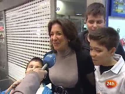 Ver v&iacute;deo  'La lotera que vendi&oacute; el segundo premio de la loteria de 'El ni&ntilde;o' en Madrid'
