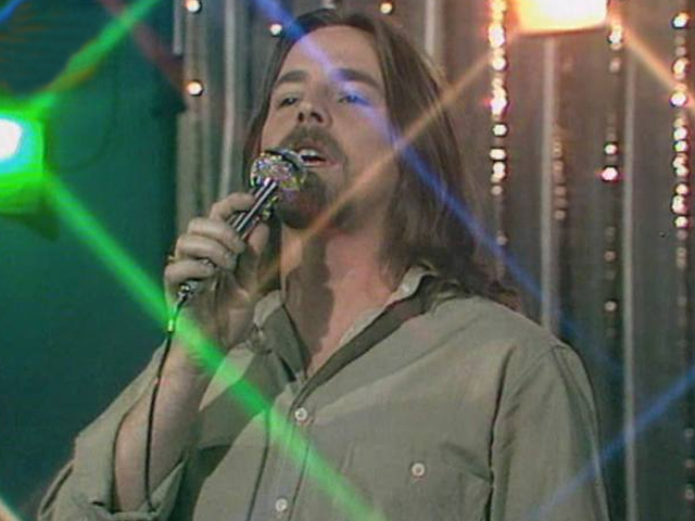 Cu&eacute;ntame - John Paul Young: "Love is in the air"