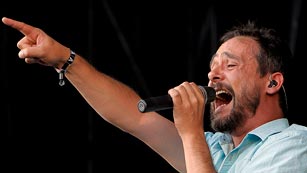 Ver v&iacute;deo  'Love of Lesbian y Spoon cerraron el D&iacute;a de la m&uacute;sica'