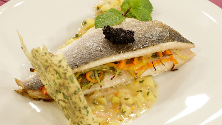 Saber Cocinar - Lubina rellena en salsa de manzana