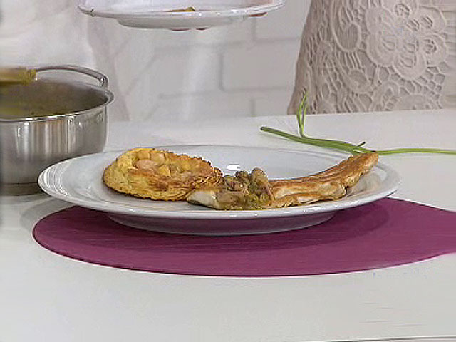 Saber cocinar - Lubina en salsa verde de albahaca con pastel de garbanzos 