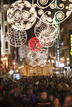 Luces dise&ntilde;adas por &Aacute;gatha Ruiz de la Prada adornan la calle Preciados