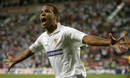 Luis Fabiano celebra un gol en la final de la UEFA frente al Middlesbrough, que supuso el primer t&iacute;tulo europeo para el Sevilla.