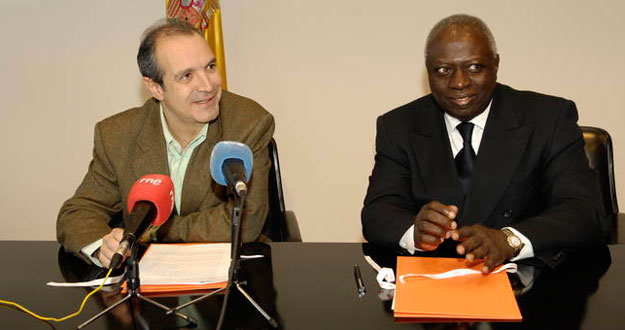 Luis Fern&aacute;ndez y Jacques Diouf firman en Madrid el documento de cooperaci&oacute;n entre RTVE y la FAO
