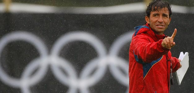 Luis Milla dirige una sesi&oacute;n de la selecci&oacute;n ol&iacute;mpica en Glasgow