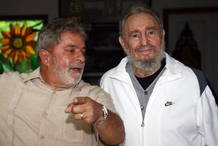 El presidente de Brasil, Luiz In&aacute;cio Lula da Silva, conversa con el l&iacute;der cubano Fidel Castro (i) en su visita a La Habana el 24 de febrero de 2010,