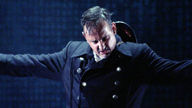 Ur teatro continúa su gira con Macbeth de William Shakespeare. La directora Helena Pimenta vuelve a revisar un clásico y a ponerlo en escena con las más modernas tecnologías. Ur teatro continúa su gira con Macbeth de William Shakespeare. La directora Helena Pimenta vuelve a revisar un clásico y a ponerlo en escena con las más modernas tecnologías.