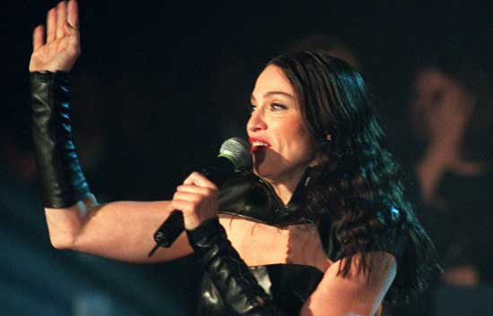 Madonna con Miguel Bos&eacute; (23 de noviembre de 1998)