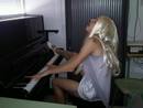 Madonna al piano?