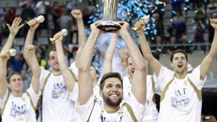 Ver v&iacute;deo  'El Madrid de baloncesto, 'Rey de Copas' 19 a&ntilde;os despu&eacute;s'