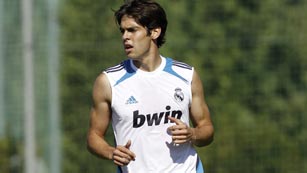 Ver v&iacute;deo  'El Madrid busca salida a Kak&aacute; y trata de atar a Modric'
