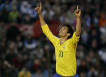 El Madrid cerr&oacute; el fichaje de Kak&aacute; mientras el jugador estaba en Brasil con su selecci&oacute;n.
