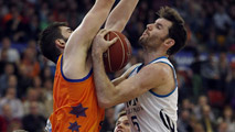 Ir al Video&nbsp;El Madrid choca contra el Valencia Basket