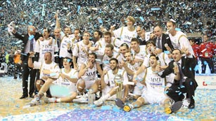 Ver v&iacute;deo  'El Madrid gana su 23&ordf; Copa de baloncesto frente al Bar&ccedil;a'