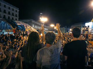 Ver v&iacute;deo  'La madrile&ntilde;a Puerta del Sol vuelve a recibir a los "indignados"'