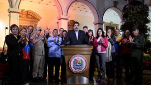 Ver v&iacute;deo  'Maduro se muestra convencido de que Ch&aacute;vez se recuperar&aacute; y la revoluci&oacute;n seguir&aacute; "por los siglos de los siglos"'