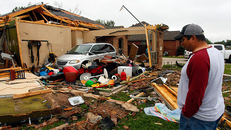 Seis muertos y 14 desaparecidos tras el paso de varios tornados por Texas