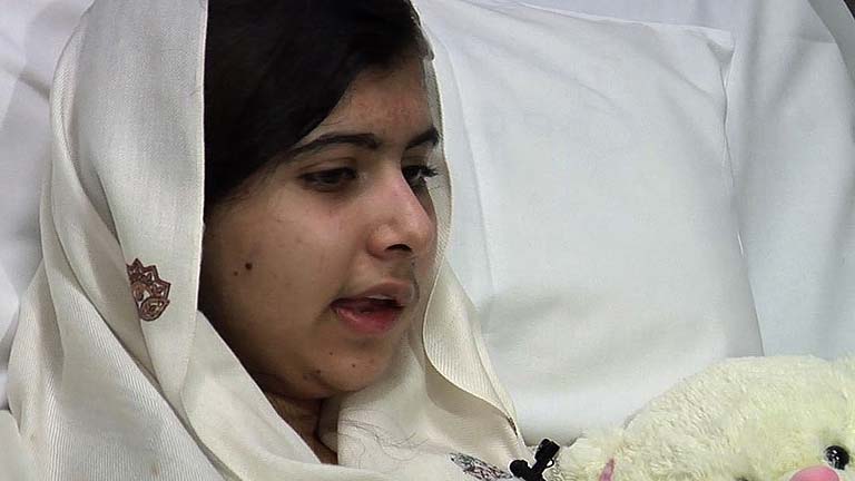 Ver vídeo  'Malala reafirma su compromiso con la educación de las niñas paquistaníes tras el ataque talibán'