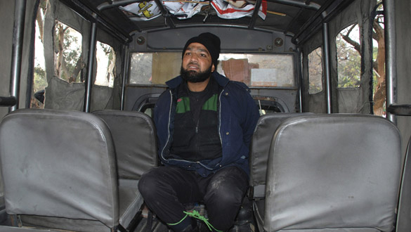 Malik Mumtaz Hussain Qadri, en el momento de ser arrestado tras asesinar al gobernador Malik Mumtaz Hussain Qadri, en el momento de ser arrestado tras asesinar al gobernador