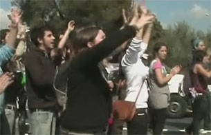 Ver v&iacute;deo  'En Mallorca un centenar de estudiantes intenta cortar una carretera y se enfrenta a la polic&iacute;a'