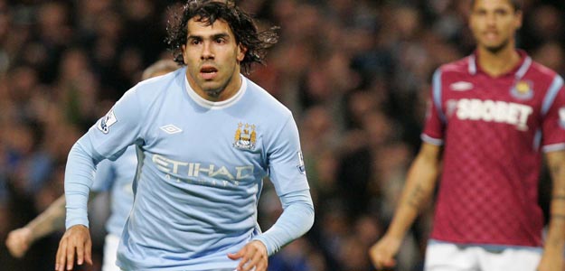 Carlos T&eacute;vez, en uno de los goles ante el West Ham que dieron la victoria a su equipo.