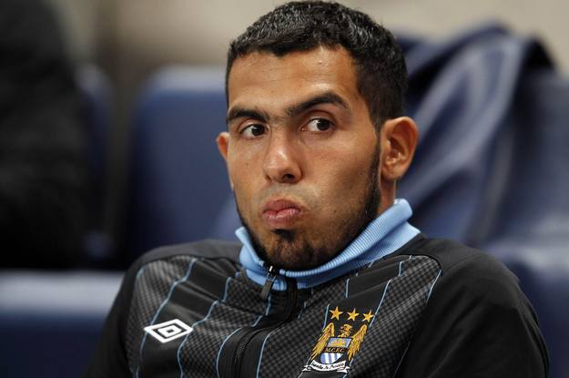 Carlos T&eacute;vez, en el banquillo del Manchester City.