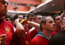 Las caras de los hinchas ingleses defin&iacute;an la final.
