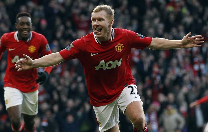 Manchester United's Scholes celebrates his goal against Bolton Wanderers during their English Premier League soccer match in Manchester