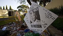 Ir al Video&nbsp;Mandela sigue hospitalizado en estado "grave pero estable"