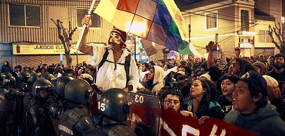 Manifestaci&oacute;n contra la aprobaci&oacute;n del proyecto Hidroays&eacute;n en Valpara&iacute;so