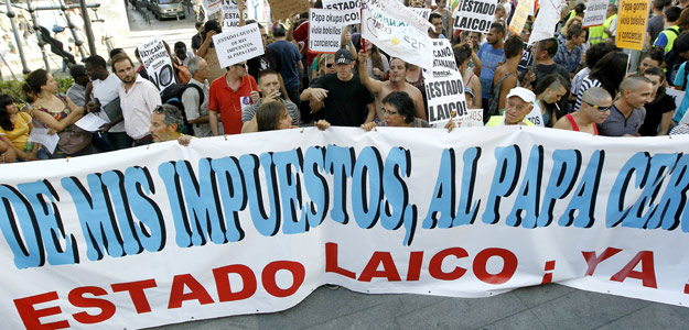 Manifestación en Madrid contra la financiación pública de la visita del papa, el 17 de agosto
