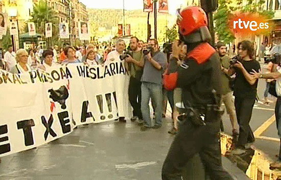 La Ertzaintza impide una manifestaci&oacute;n ilegal