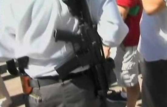 Manifestantes armados contra Obama